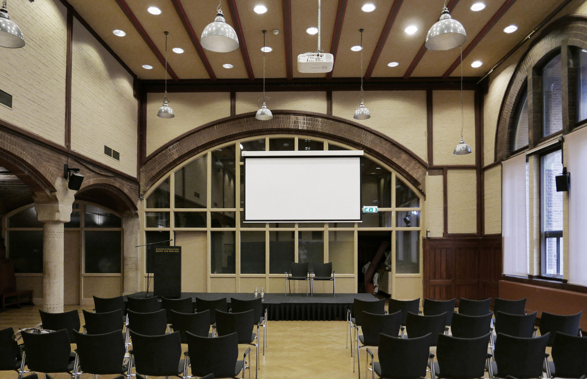 Administratiezaal voor-na