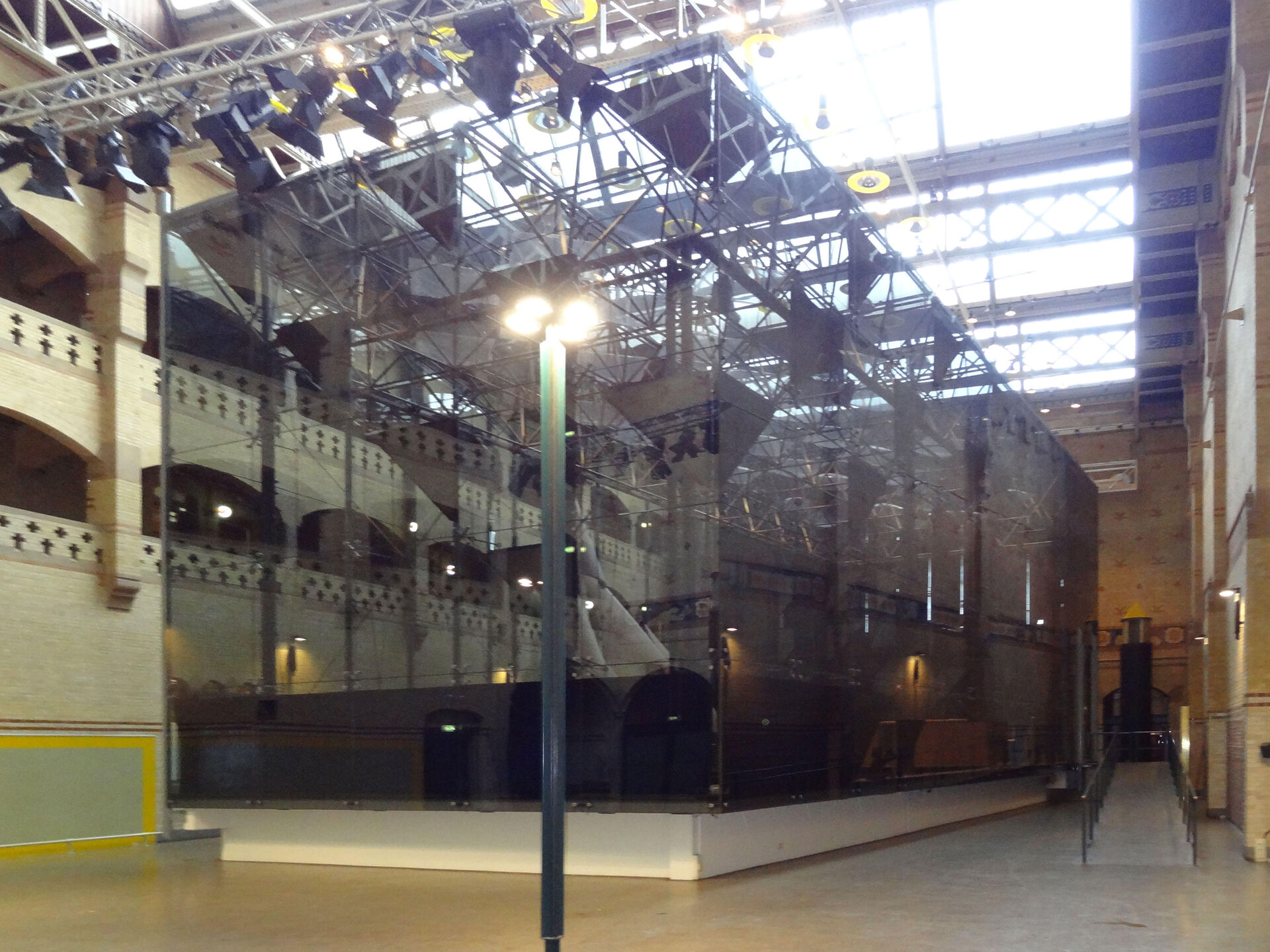 Graanbeurszaal (the corn exchange hall) before-after 