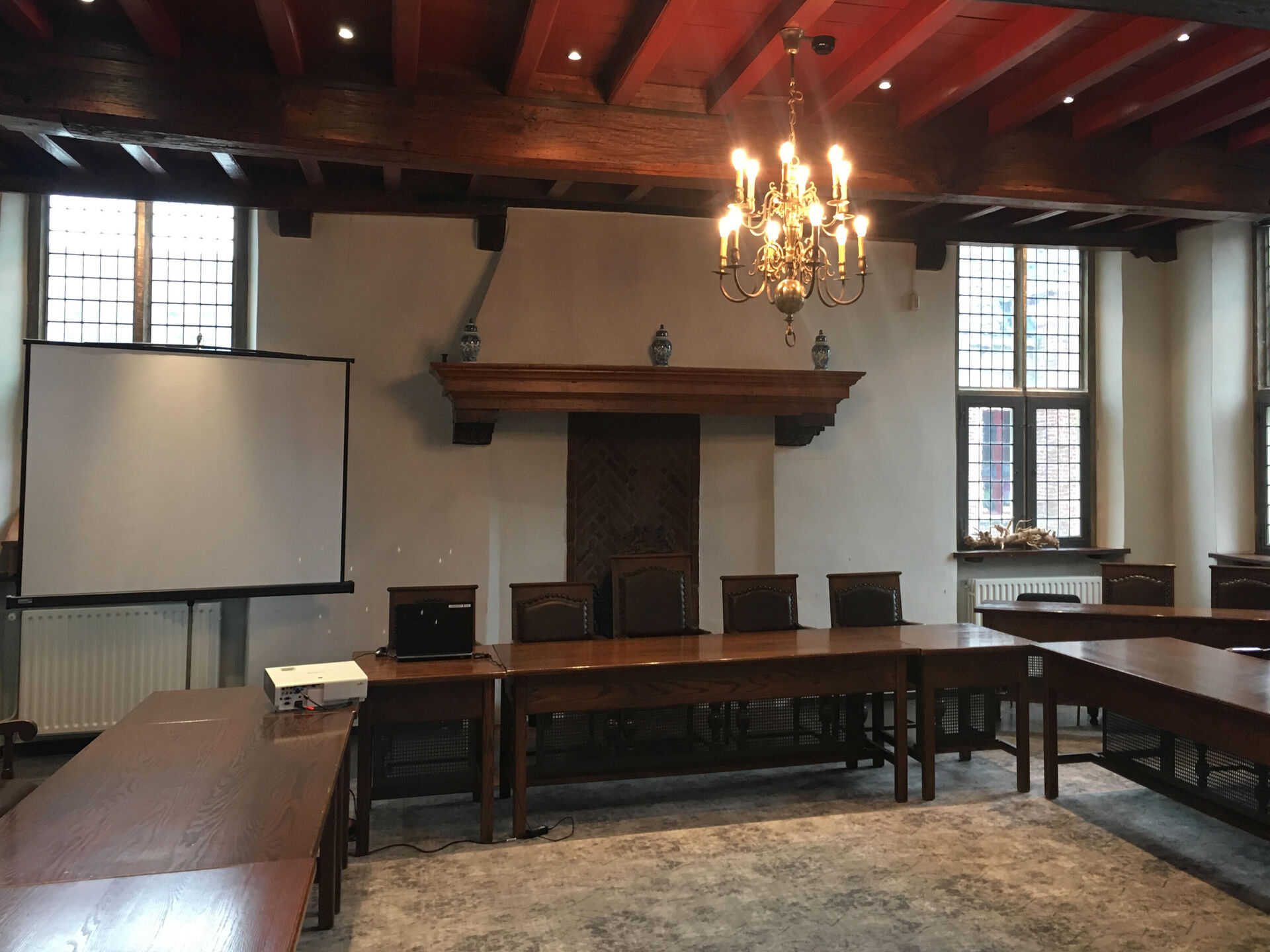 Raadszaal voor-na