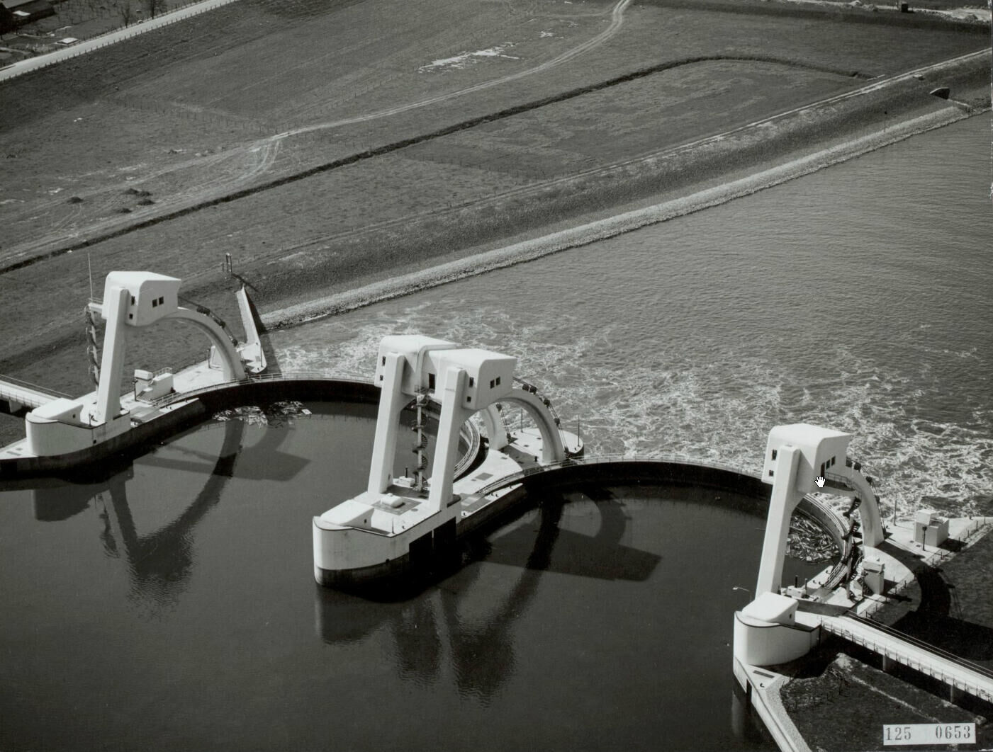 Striking weir ensemble Nederrijn and Lek ready for the future again